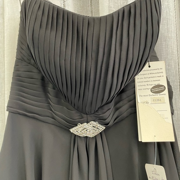 Short Strapless Formal Dress by Milano size Small, grey with rhinestone broach - Picture 2 of 8